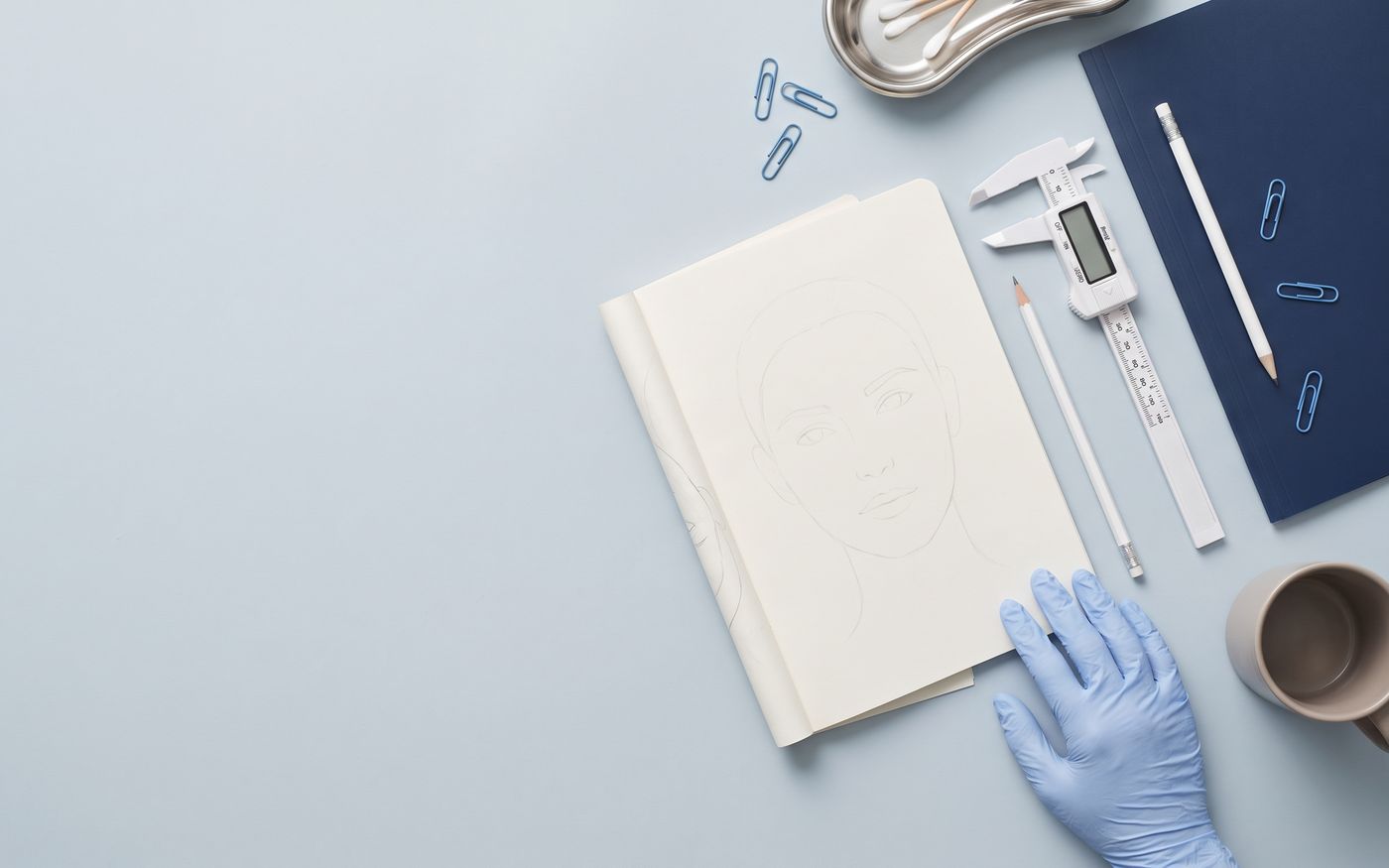 Blocco con schema del viso, calibro e cartellina per pianificare gli innesti della barba