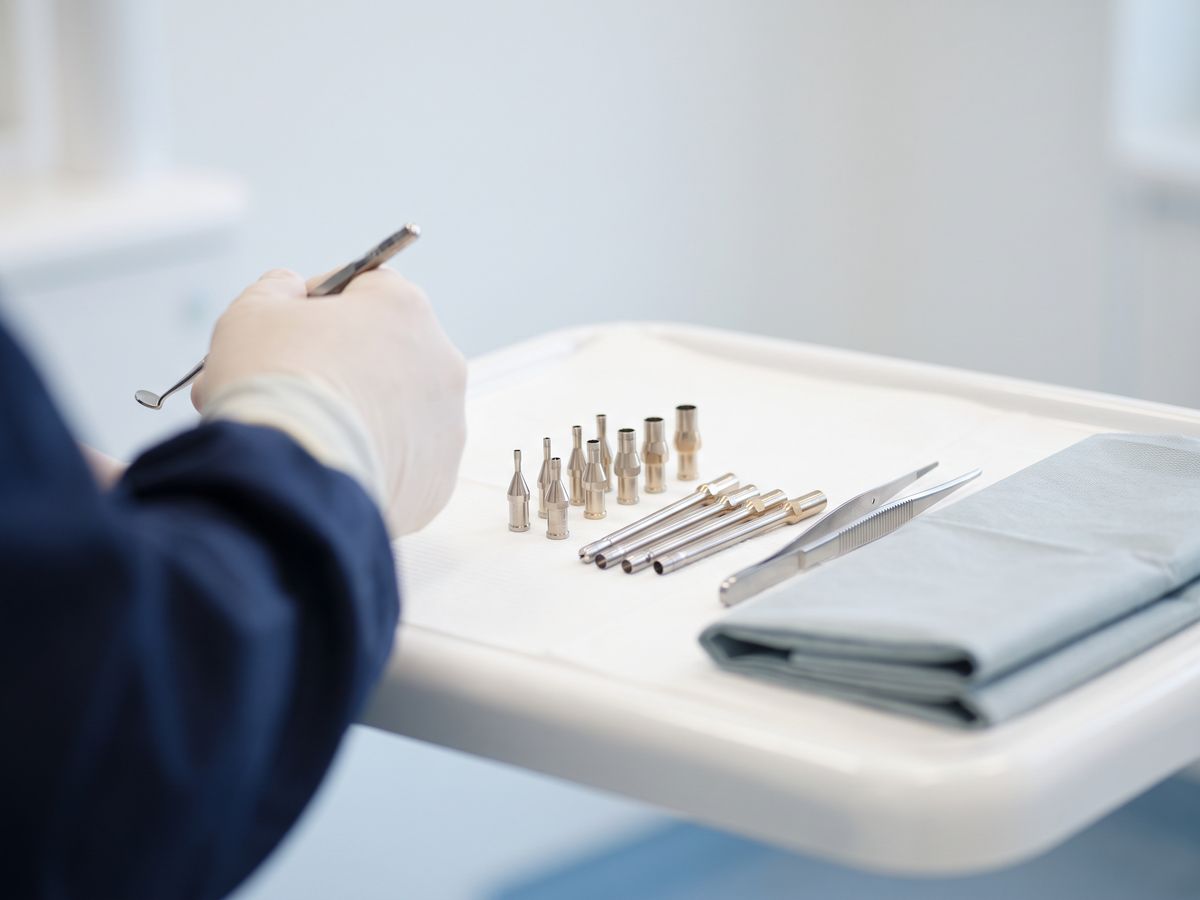 Accorciamento nascosto dell'area donatrice per la FUE femminile