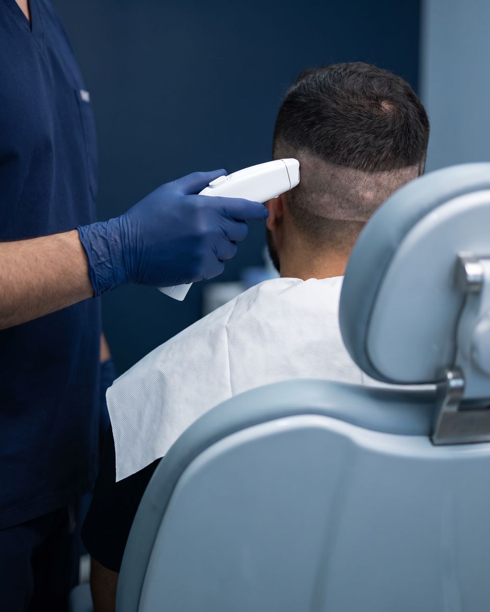 Strumentazione per il trapianto di capelli